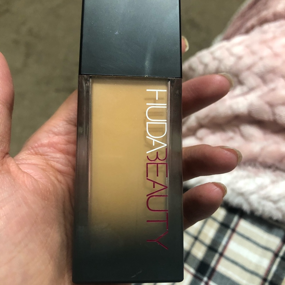 Huda beauty foundation Amaretti 310G